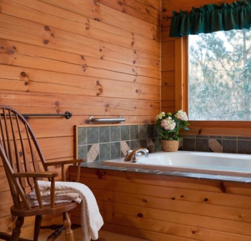 Serene bath in the Log Cabin at the White Oak Inn