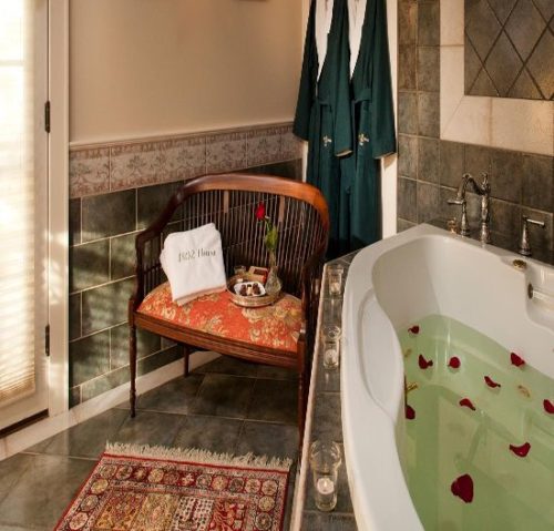 Luxurious bath at 1802 House Bed and Breakfast Inn