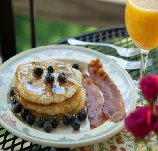 Breakfast at Chesterfield Inn