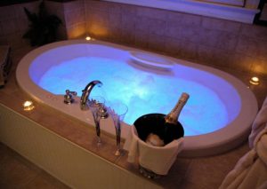 Holladay House - romantic Whirlpool bath for two with Champaign for honeymooners.