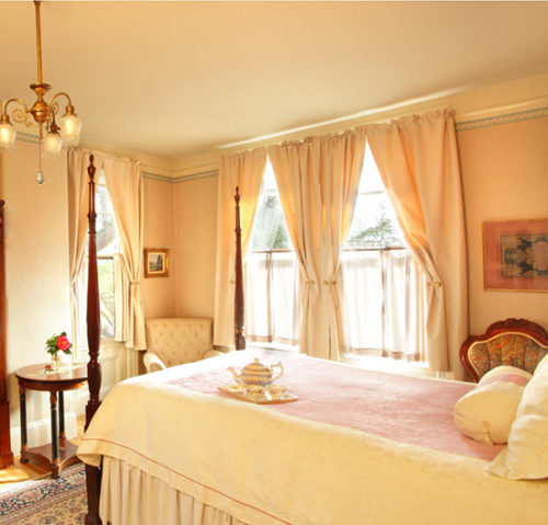 Camellia inn Healdsburg bed and breakfast, Queen Room