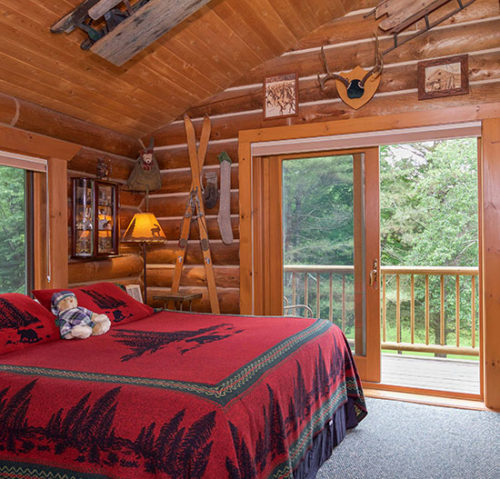 Moose Meadow Lodge log cabin bedroom